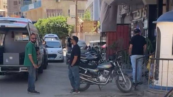 أحمد حلمي يودع والدته في لحظاتها الأخيرة داخل المستشفى في بنها