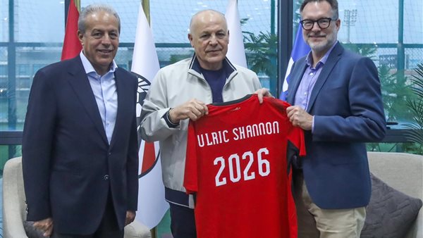 أبو ريدة يستقبل السفير الكندي داخل اتحاد الكرة