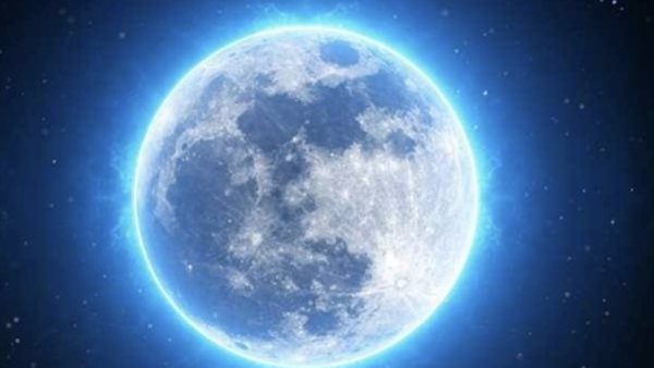 القمر الأزرق الصغير يزين السماء بظاهرة فلكية نادرة لن تتكرر قبل نهاية 2028