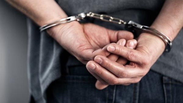 الأمن يضبط شاباً وفتاة لارتكابهما أفعالاً خادشة للحياء بالقاهرة