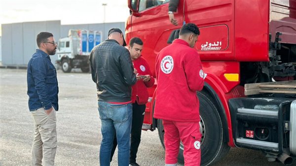 الهلال الأحمر يطلق قافلة زاد العزة بـ3 آلاف طن مساعدات