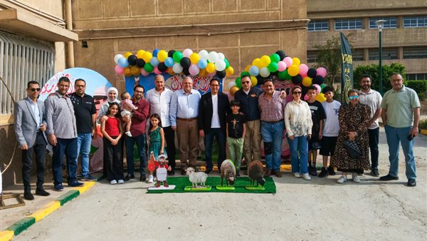 رئيس جامعة القاهرة يشارك أعضاء هيئة التدريس والعاملين فرحة تسلُّم الأضاحي