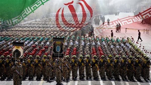 الحرس الثوري الإيراني يعلن استهداف قاعدة أميركية والكويت تتصدى لهجمات صاروخية