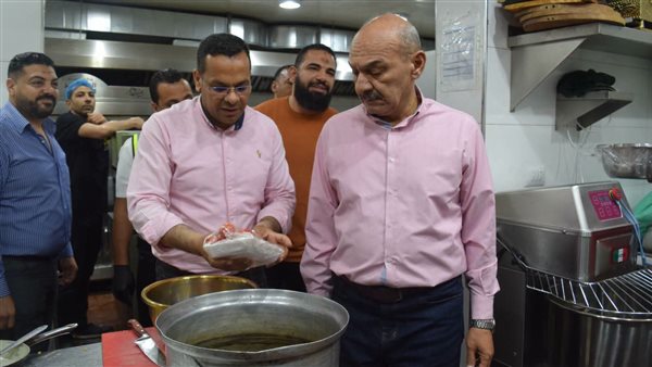 محافظ السويس يقود حملة ليلية على المطاعم بكورنيش السويس الجديد