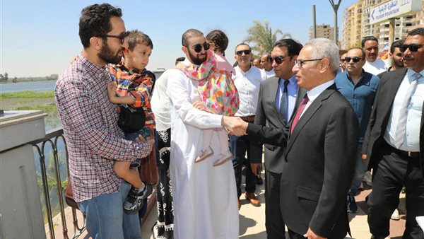 محافظ بني سويف يُشارك المواطنين فرحتهم بعيد الأضحى المبارك علي كورنيش النيل
