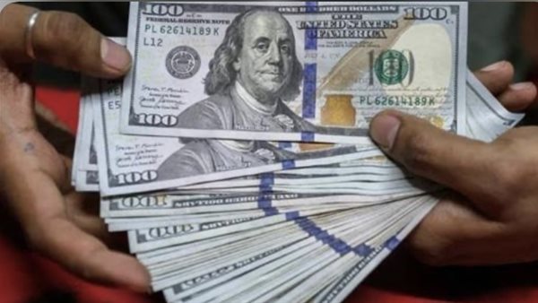 تقهقر جديد في أسعار الدولار أمام الجنيه المصري بمنتصف تعاملات اليوم
