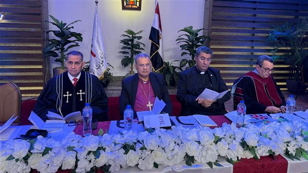 رئيس الطائفة الإنجيلية يشهد حفل تخرج دفعة جديدة من أعرق كلية لاهوت انجيلية في مصر والشرق الأوسط