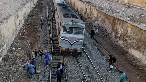 خروج عربة قطار عن القضبان في محطة بنها.. والهيئة تكشف التفاصيل