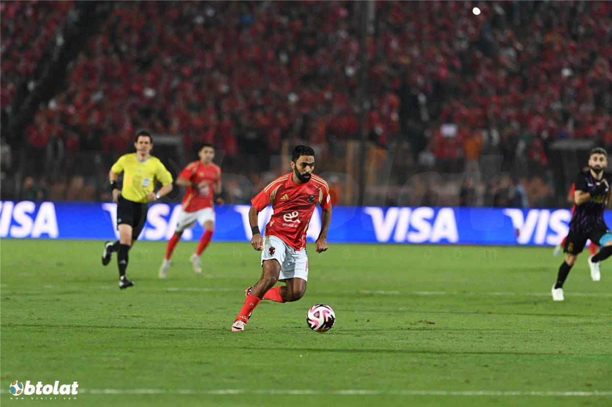 خاص | اللاعب جمع متعلقاته.. حسين الشحات يحدد مطالبه للتجديد لـ الأهلي ورد صادم من سيد عبد الحفيظ