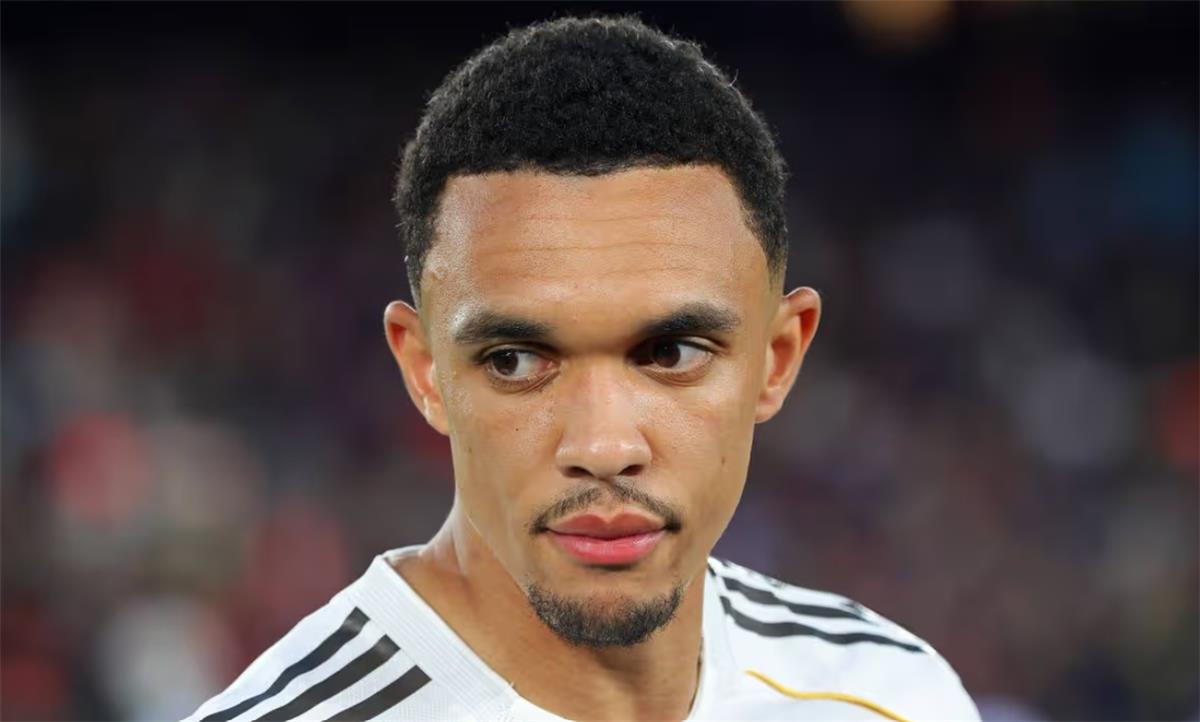 وضع معقد ينتظر أرنولد في ريال مدريد.. والأمر معلق بشرط “انتخابات بيريز”