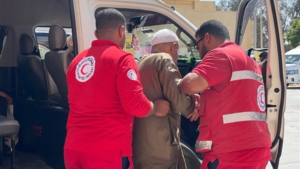 الهلال الأحمر المصري يستقبل الدفعة 47 من المصابين الفلسطينيين
