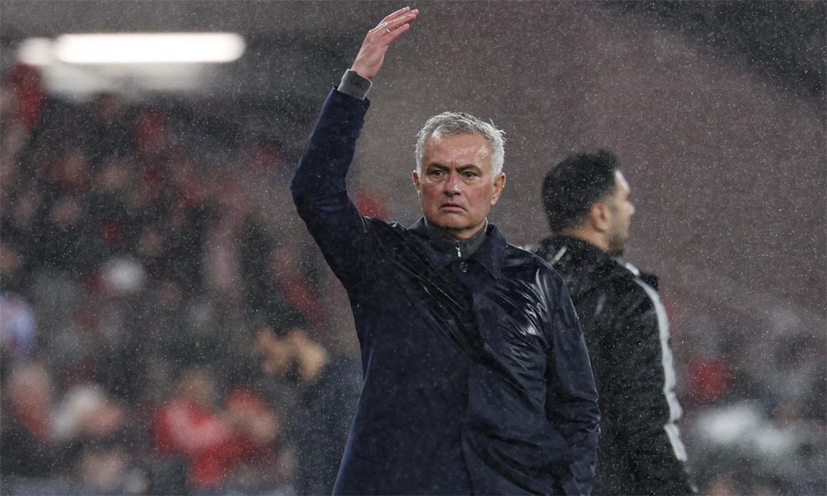 بنفيكا يرد على فيديو تقديم مورينيو مدربًا لـ ريال مدريد
