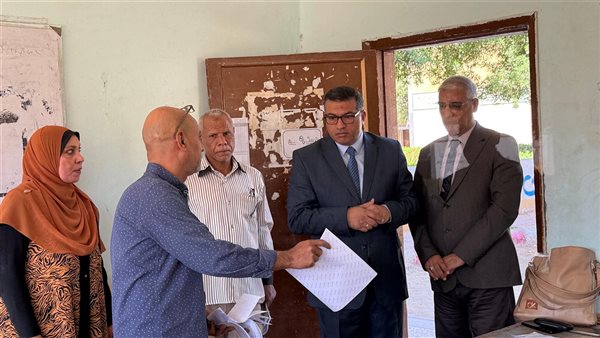 محافظ قنا يتفقد لجان الإعدادية.. 60 ألف طالب يؤدون الامتحانات داخل 297 لجنة وسط إجراءات تنظيمية مشددة