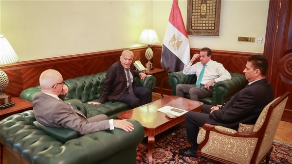 وزير الصحة يبحث مع مجدي يعقوب أحدث تطورات علاج أمراض القلب بالخلايا الجذعية