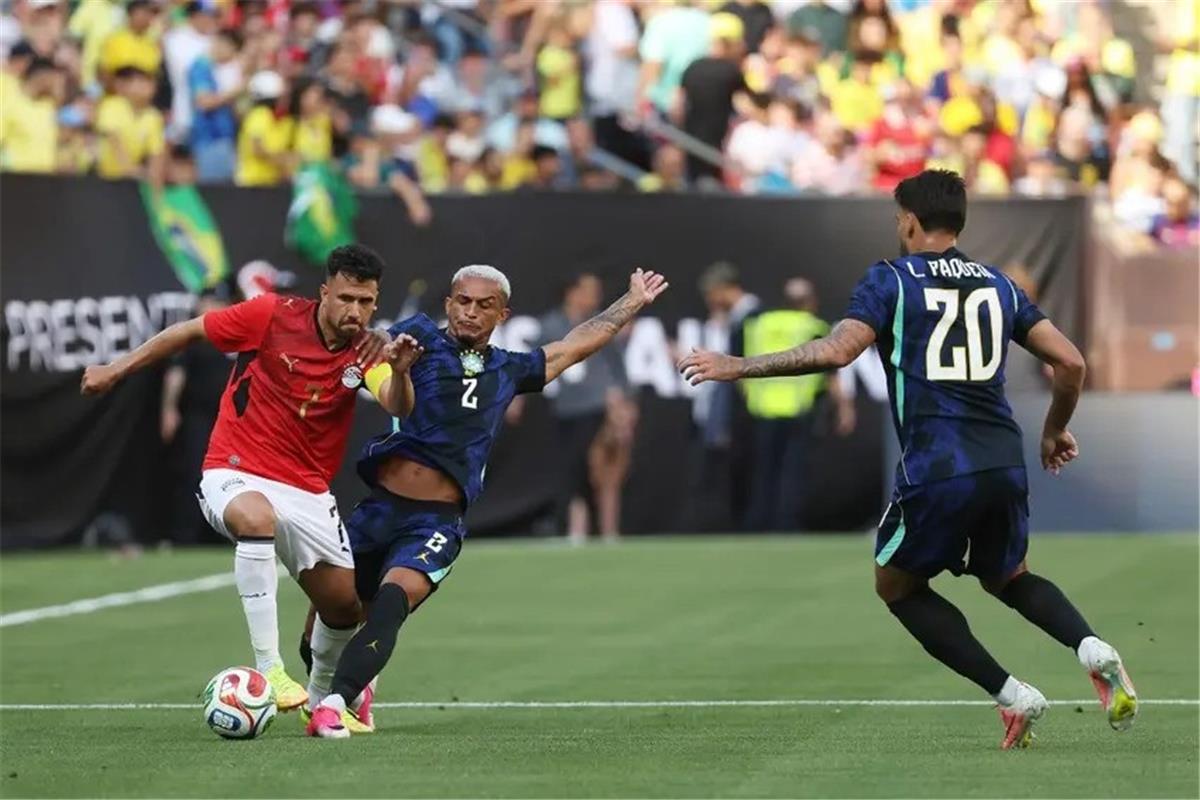 بعد إصابته ضد مصر.. أنشيلوتي يستبعد لاعب البرازيل من قائمة كأس العالم ويختار بديله