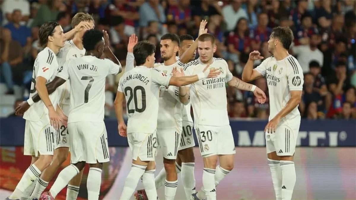 لاعب ريال مدريد يتمسك بالبقاء تحت قيادة جوزيه مورينيو ويرفض يوفنتوس