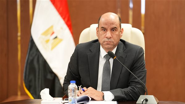 وزير العمل يعلن توفير 1590 فرصة عمل بـ36 شركة خاصة في 11 محافظة