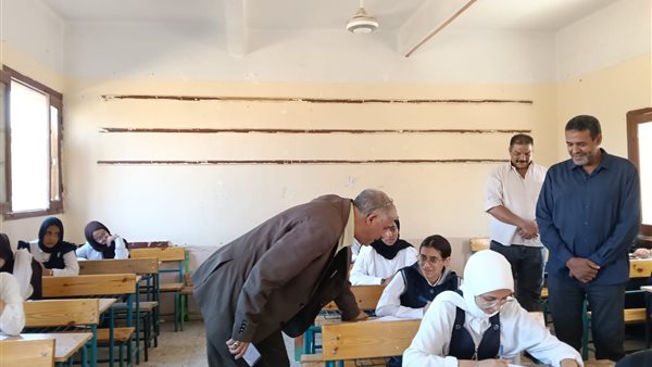 بسبب طالبة.. تعليم قنا تُقر بتسريب امتحان اللغة الإنجليزية بنجع حمادي