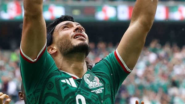 مونتيس لاعب المكسيك يحصل على بطاقة حمراء في لقاء جنوب أفريقيا