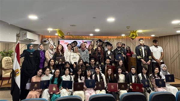 تخرج دفعة جديدة من دارسي العربية لغير الناطقين بها من جنسيات متعددة بالقاهرة