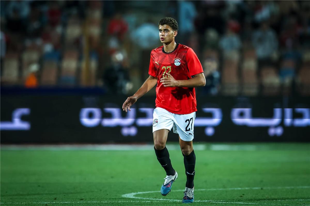 “أحدث ضجة بعالم كرة القدم”.. فيفا يتغنى بمشاركة حمزة عبد الكريم في كأس العالم