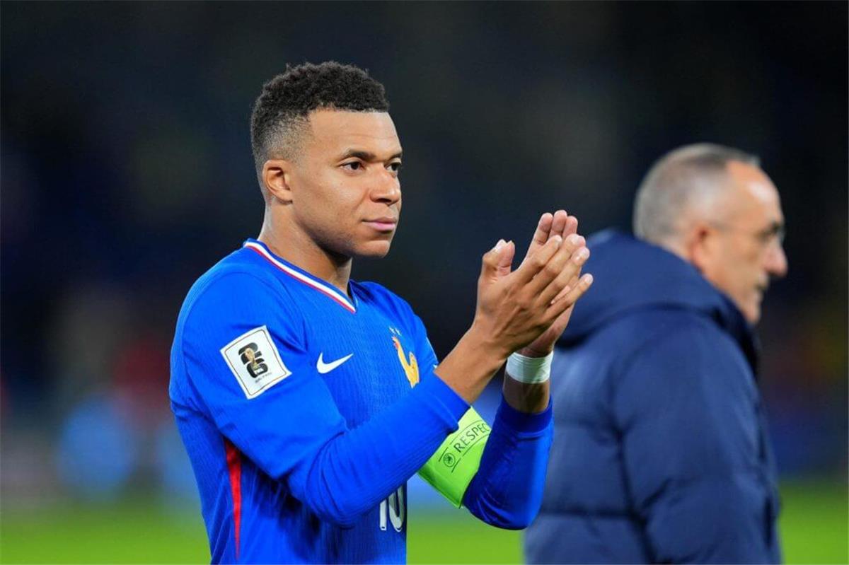 لاعب فرنسا يدافع عن مبابي: قائد عظيم.. وسيتألق في كأس العالم