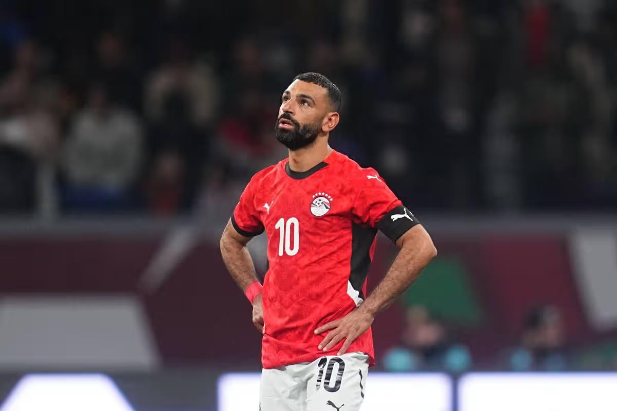 بين عيد ميلاده والهروب من جحيم سلوت.. صحيفة بلجيكية تحذر: لا تمنحوا الهدايا لـ محمد صلاح