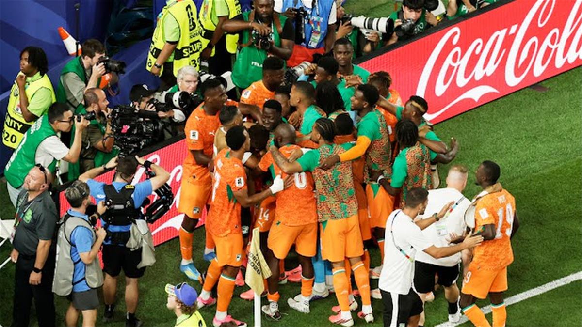 كان بإمكاني حمايتك.. لاعب كوت ديفوار يتذكر شقيقته الراحلة برسالة عاطفية
