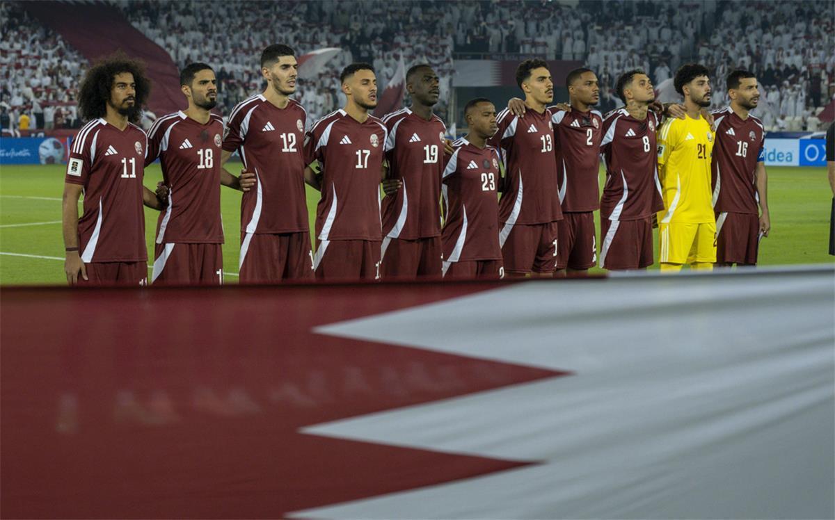 لاعب قطر السابق يشن هجومًا قويًا على لاعبي العنابي بعد ثلاثية كندا