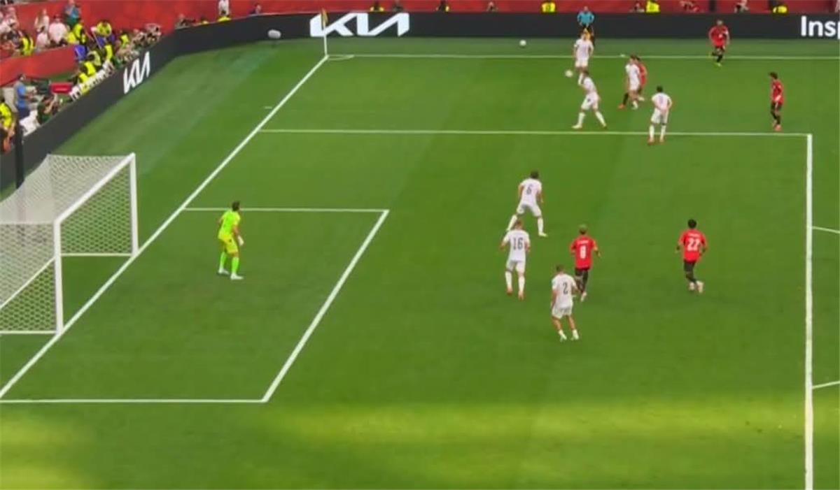 لاعب منتخب مصر يغادر مباراة نيوزيلندا مصابًا