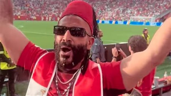 أحمد سعد بالقباعة وحمادة هلال بزي المداح.. أبرز ملامح احتفالات نجوم الفن بفوز المنتخب المصري