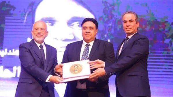 الوطنية للإعلام تكرّم عبد الحليم حافظ وتمنحه وسام ماسبيرو
