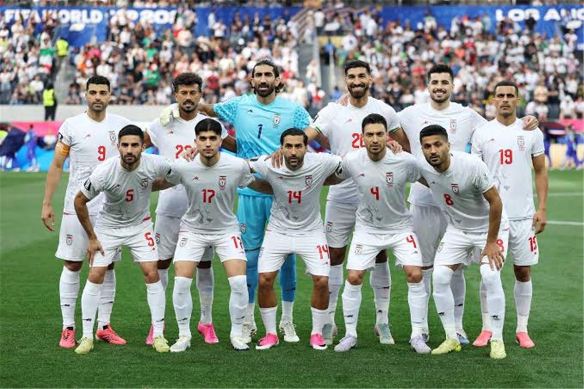 صورة.. رسالة غير متوقعة من منتخب إيران في غرفة تبديل الملابس بعد التعادل مع بلجيكا