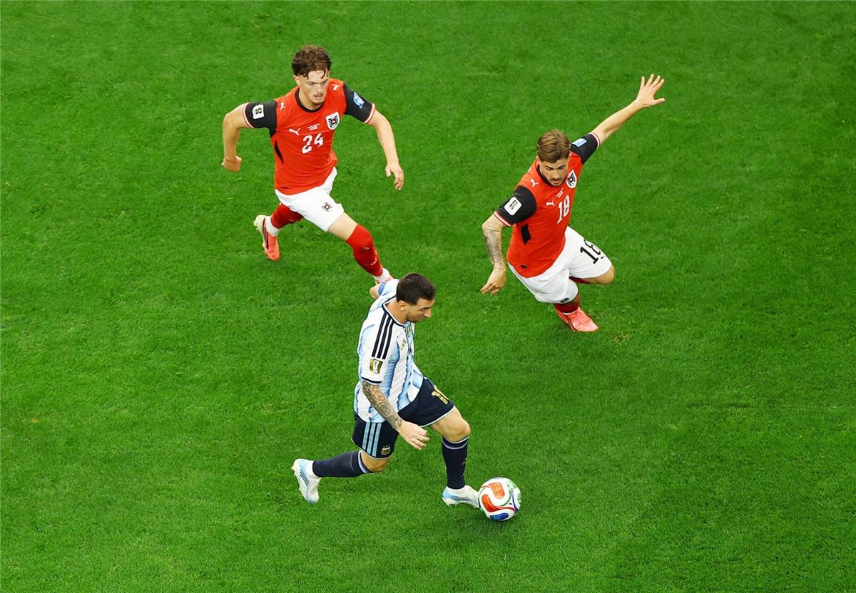 فيديو | ميسي يقود الأرجنتين للفوز على النمسا بثنائية والتأهل لدور الـ 32 بـ كأس العالم