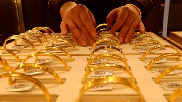 أسعار الذهب تواصل النزيف وتراجع عيار 21 بأكثر من 200 جنيه مصري خلال يومين