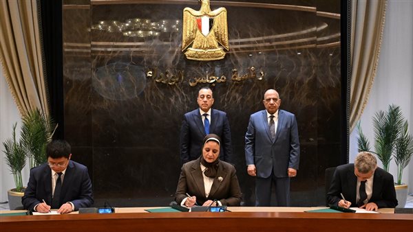 رئيس الوزراء يشهد مراسم توقيع مذكرة تفاهم لإنشاء أول مصنع لتوربينات الرياح
