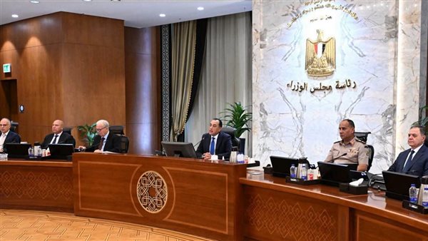 الحكومة توافق على بيع المركبات المتحفظ عليها بالمزاد العلني وتسريع التخلص من رواكد مقابر السيارات