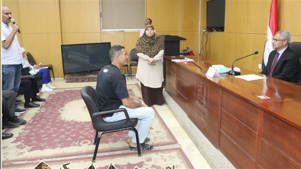 مقيدة بالصف الثالث الثانوي ولم يصدر لها رقم جلوس.. محافظ بني سويف يستمع لشكوي ولي أمر طالبة