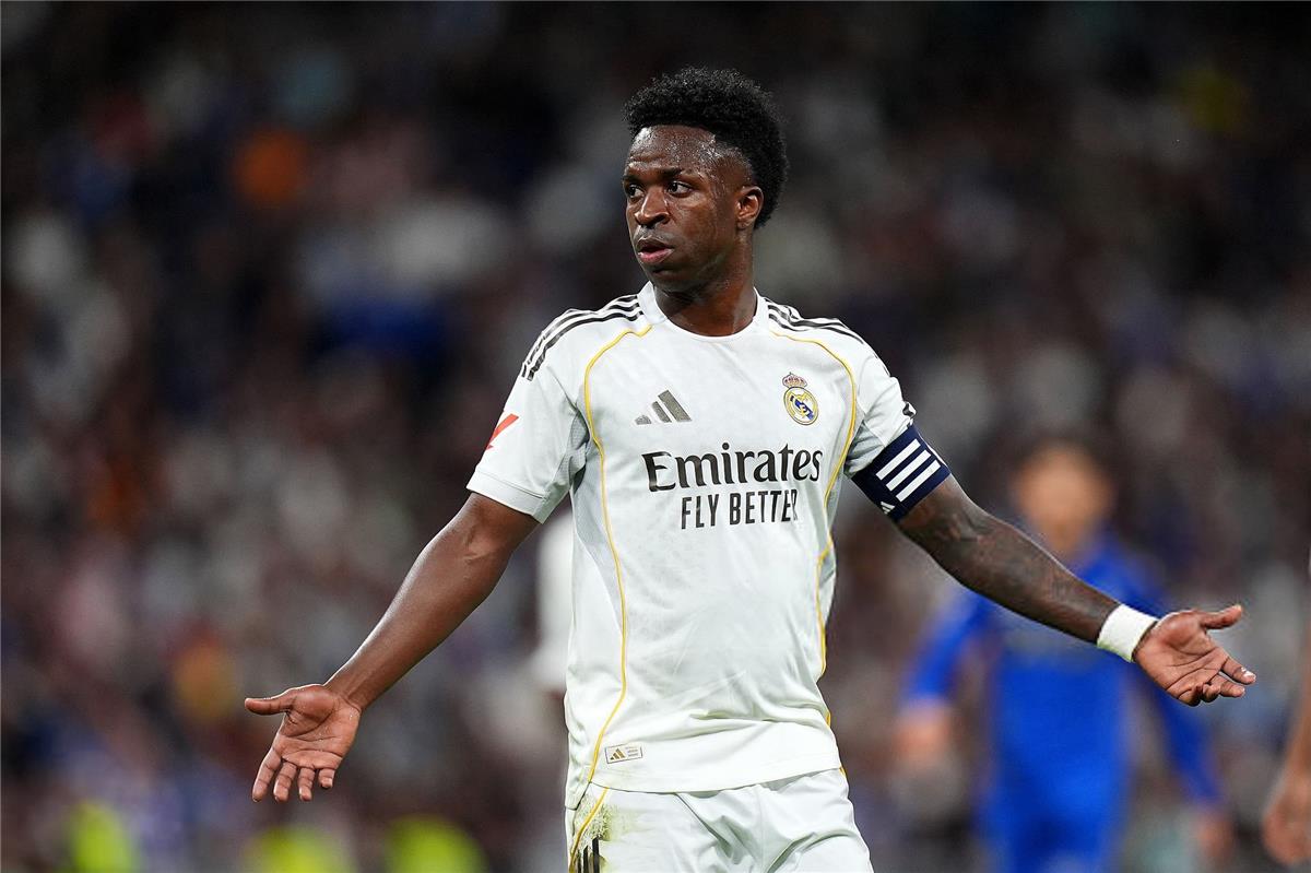 فلورنتينو بيريز يرسم خطاً أحمر لـ فينيسيوس جونيور مع ريال مدريد