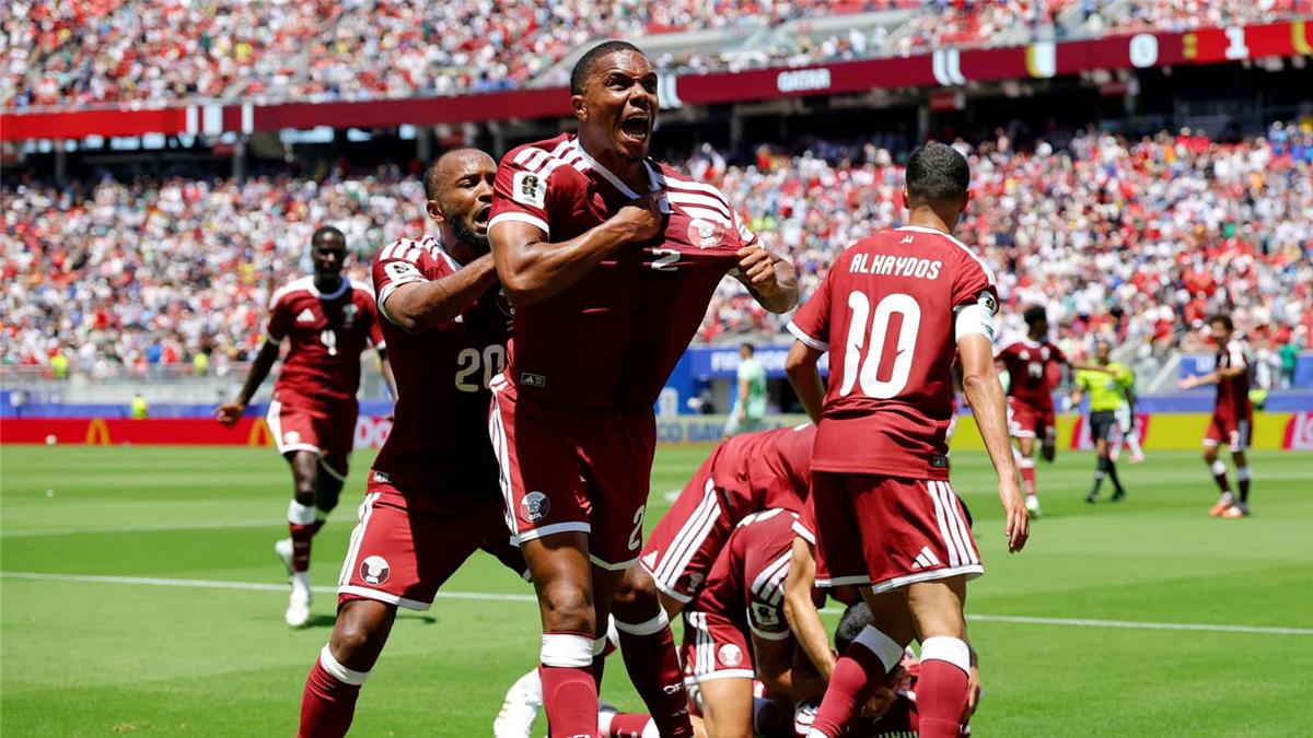 معلقو مباراة قطر والبوسنة والهرسك في كأس العالم