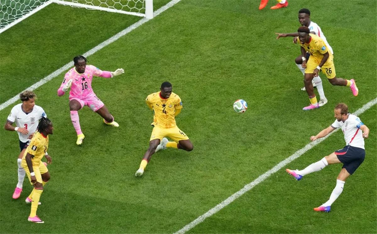 فيديو | ساحر غاني يعفو عن هاري كين بعد التعادل مع إنجلترا في كأس العالم