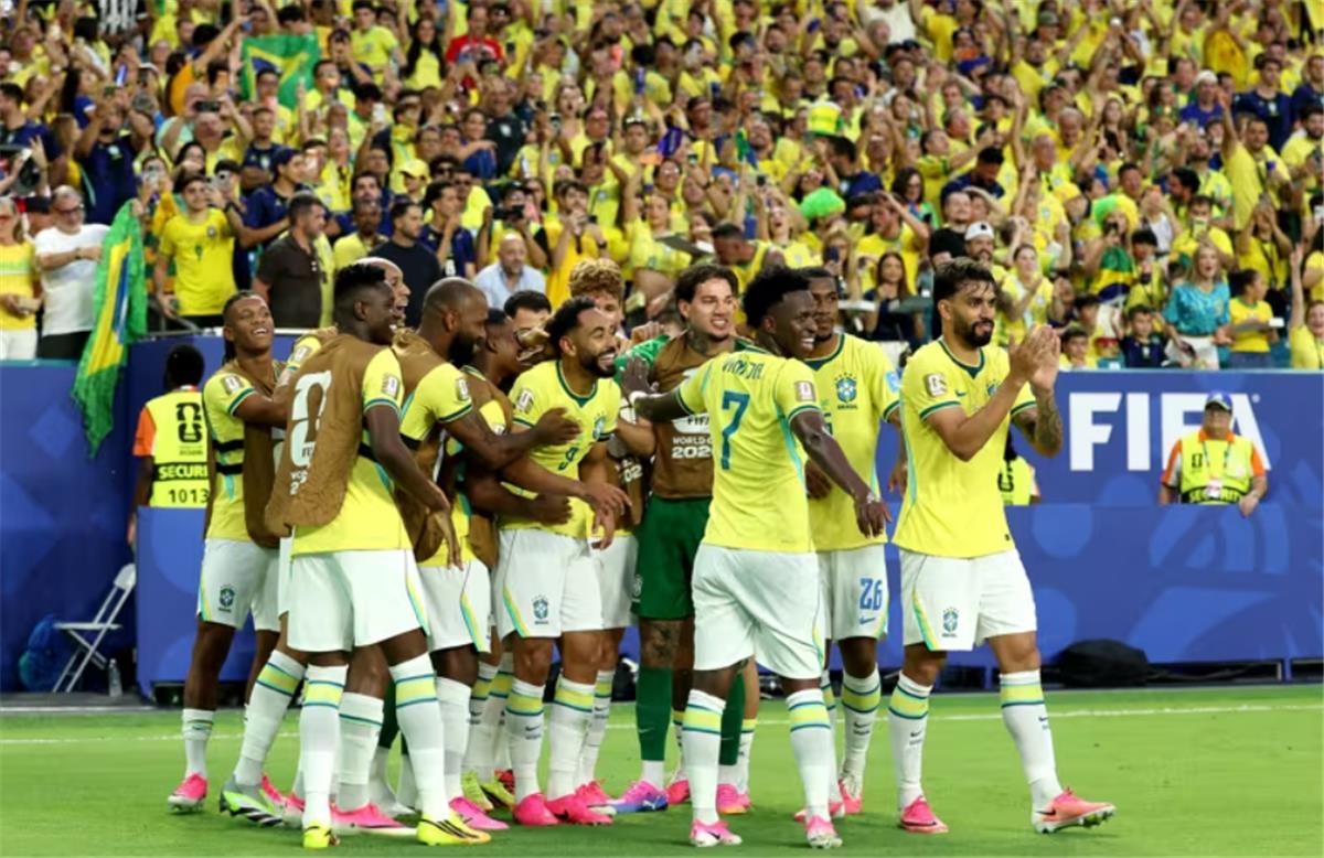 أنشيلوتي عن لاعب البرازيل: لا أحد يعرف ما سيصل إليه.. ولن أكتشف موهبة فينيسيوس