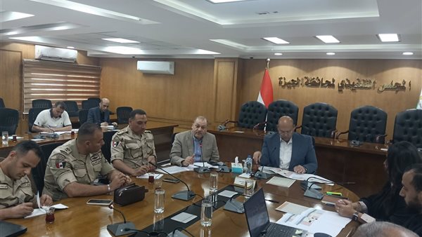 نائب محافظ الجيزة يتابع أستلام مشروعات الصرف الصحي “حياة كريمة” بقري الصف وأطفيح