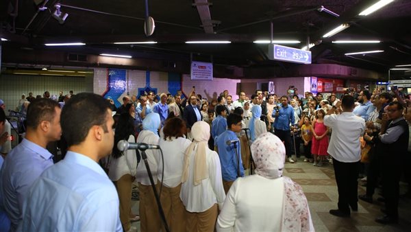 دار الأوبرا المصرية تُضيء محطة الشهداء التبادلية بعروض فنية وغنائية مبهرة