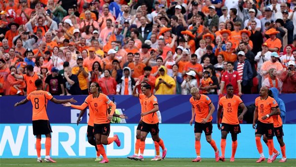 هولندا تفوز على تونس 3-1 في كأس العالم وتتأهل بصدارة المجموعة