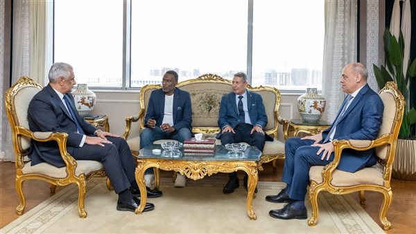 جمبلاط يلتقي المدير الفني للفريق الأول لكرة القدم بنادي الإنتاج الحربي