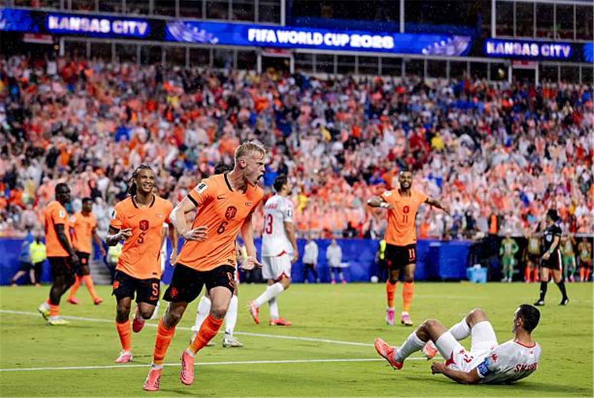 صورة.. أول ظهور لـ نجم برشلونة السابق في كأس العالم بعد ابتعاده عن تدريب الأهلي