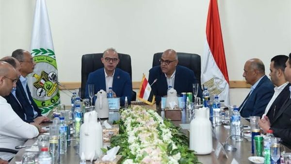 وزير الاستثمار يجتمع مع أعضاء مجلس النواب بالإسكندرية ضمن جولة تفقدية بميناء الدخيلة