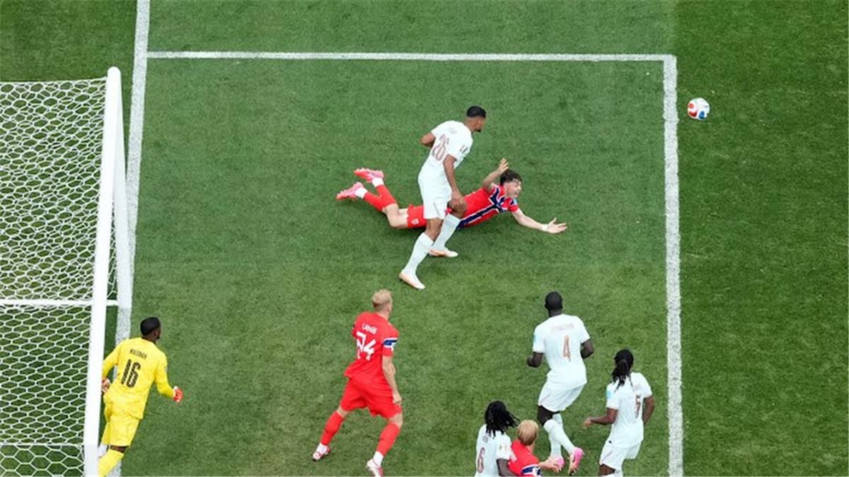 رجل مباراة فرنسا والنرويج في كأس العالم 2026