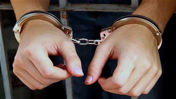 15 كاميرا كشفت اللغز.. القبض على سيدتين سرقتا 350 ألف جنيه من أمام بنك ببني سويف